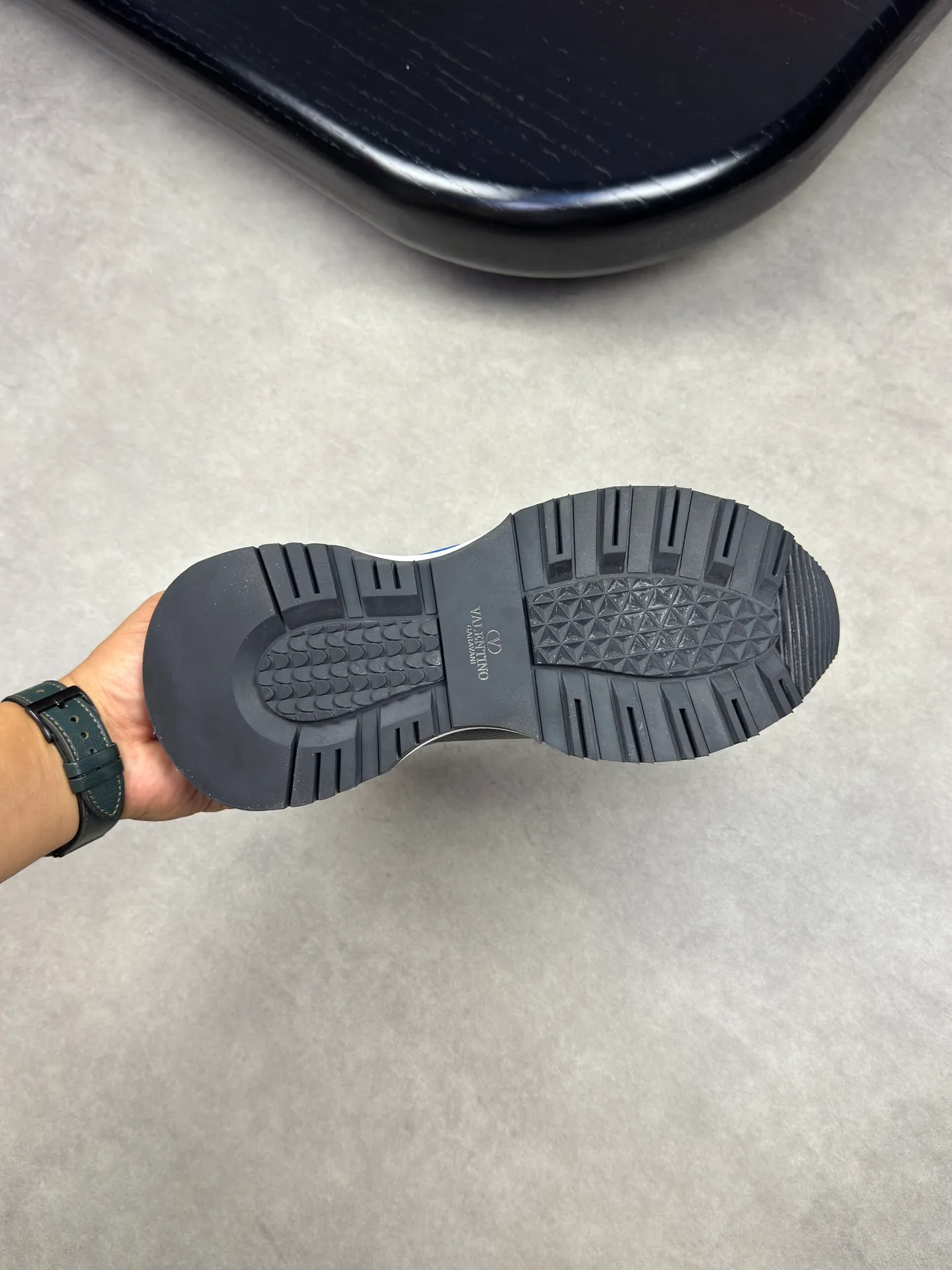 [VALENTINO] Valentino men's shoes 💰500💰 - High-end quality original order - Upper: 🔝 Nappa calf leather, tumbled calf leather, sewn brand plastic totem - Lining: brand mesh canvas, foot pad; water-dyed cow leather - Outsole: multi-color wear-resistant velvet·rubber; combined molded outsole -Super high quality control·Fine workmanship: highlighted (high-end·luxury·grade) -Size :38-44 (45 can be customized)·3300